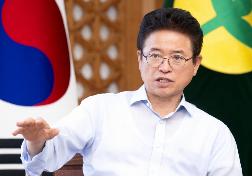 [민선 8기 취임 2주년 인터뷰] 이철우 경북도지사 신공항은 TK미래 성장 축…권역별 균형발전전략 만들겠다