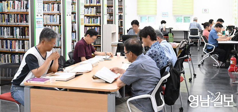 [포토뉴스] 장마철엔 도서관서 북캉스