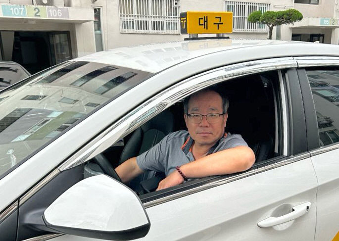 [동네뉴스] 열정만큼은 30년 베테랑, 초보 택시기사 김남극씨