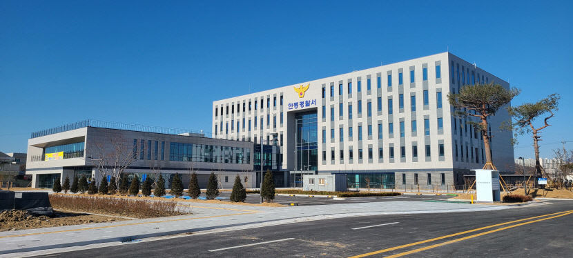 안동서 운전 부주의 추정 교통사고 잇따라…차·오토바이 추락 사고
