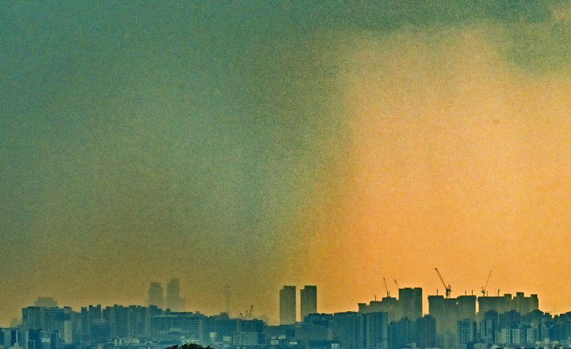 [포토뉴스] 대구 도심에 찾아온 극적인 석양과 비의 하모니
