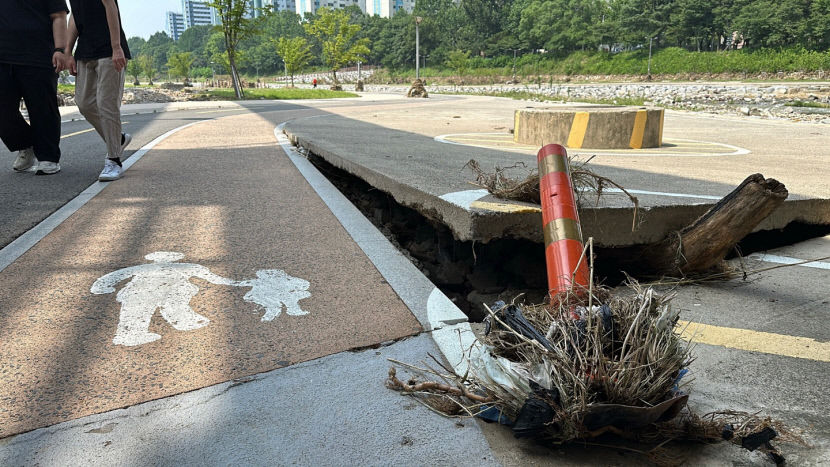 [포토뉴스]수마가 휩쓸고 간 대구 팔거천 쑥대밭