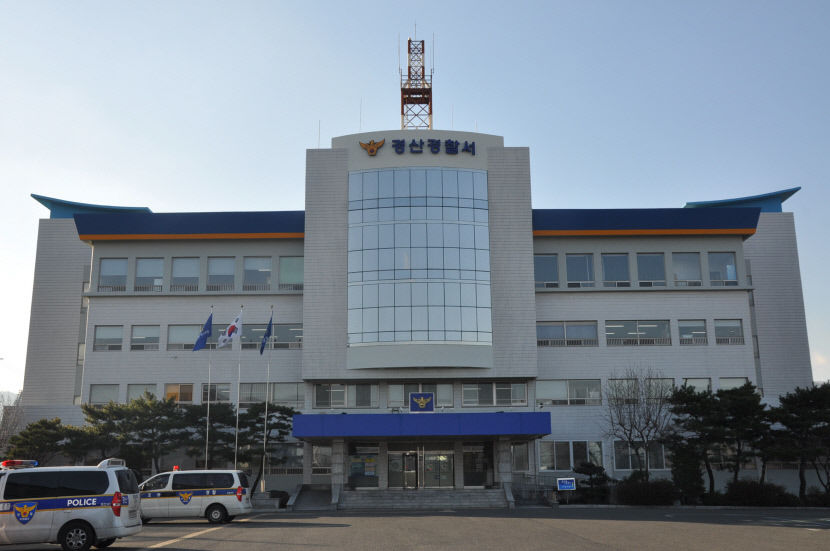 경산서 70대 운전 차량 학교 들이받아…인명피해없어