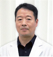 [전문의에게 듣는다] 귀 함부로 만지지 마세요…샤워하고 귀 닦는 습관, 여름철 외이도염 부른다