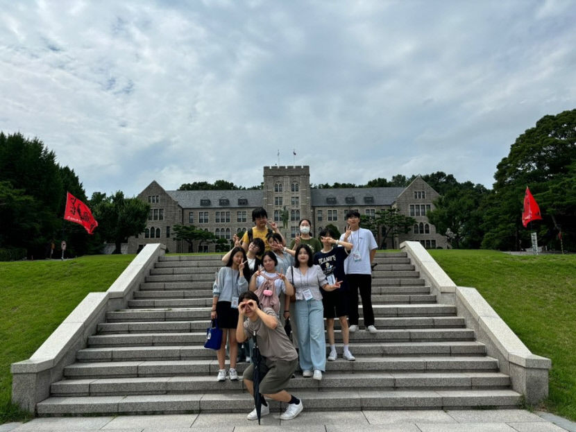 희망인재 프로젝트 연중 최대 행사 비전캠프…서울권 대학 탐방·번화가 투어로 동기부여 시간