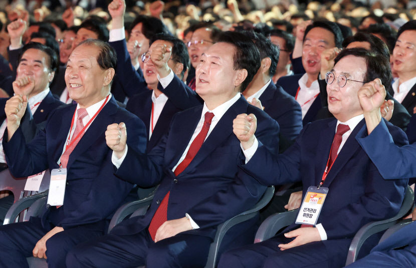 [속보] 尹대통령, 與 전대참석 野 정쟁몰두에 국회 개점휴업…당 하나되야