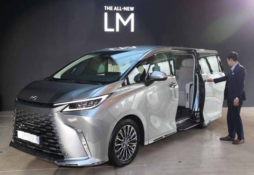 렉서스코리아의 다목적차량 디 올-뉴 LM 500h 출시