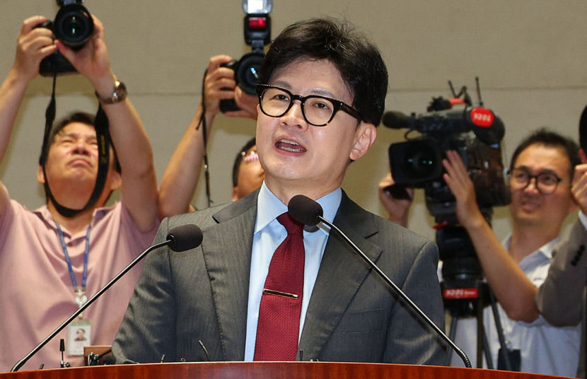 국민의힘 한동훈 대표가 25일 오전 국회에서 열린 의원총회에서 발언하고 있다.  연합뉴스