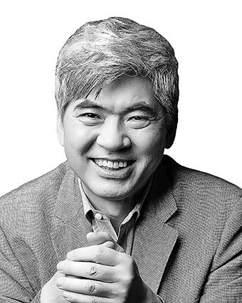 [이진우의 시대정신] 규율과 폭력의 미묘한 차이
