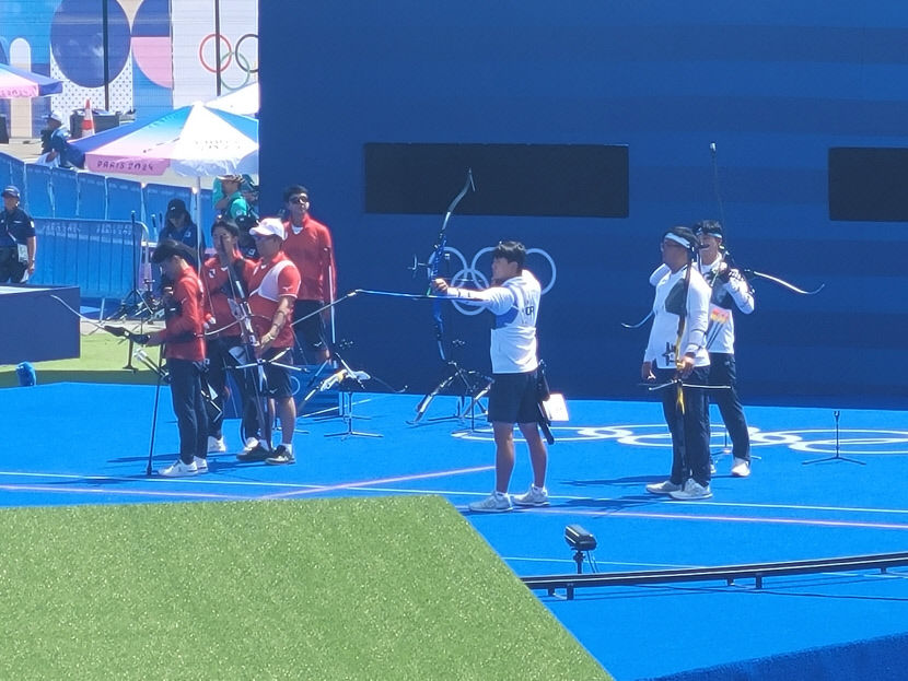 예천군청 소속 김제덕 파리 올림픽서 양궁 남자 단체전 금메달 쾌거