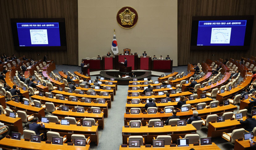 [속보] 전국민 25만원 지급법·노란봉투법, 법사위 통과
