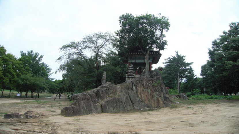 양산팔경의 제6경인 여의정. 조선 명종 때 황해도 연안부사를 지낸 박응종(朴應宗)의 후손들이 1935년에 지었다.