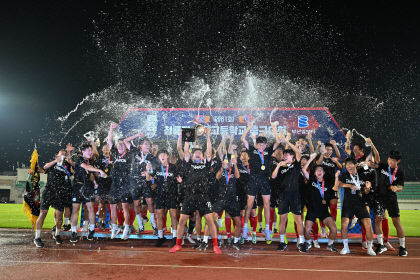 영덕고 축구팀,창단 42년만에 전국대회 첫 우승