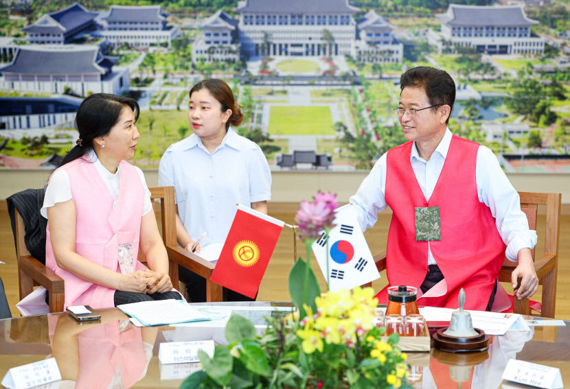 주한키르기스스탄 대사, 이철우 도지사 접견…경북의 발전 해법 알려달라