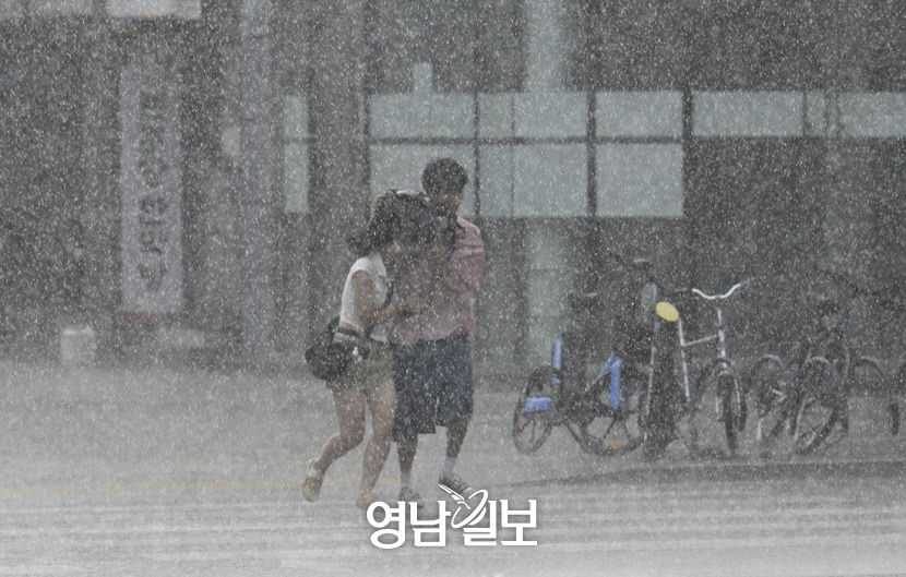 [포토뉴스] 갑작스러운 소나기