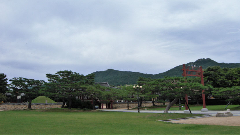 [주말&여행] 경남 김해 수로왕릉과 수로왕비릉···언덕 위 수로왕비릉, 바다 건너 고향땅 바라보는 듯…