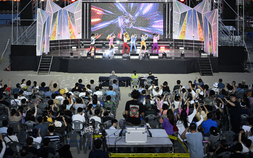 송도 비치 레트로 축제 성료···포항 밤바다 물들인 복고감성에 3만여명 환호