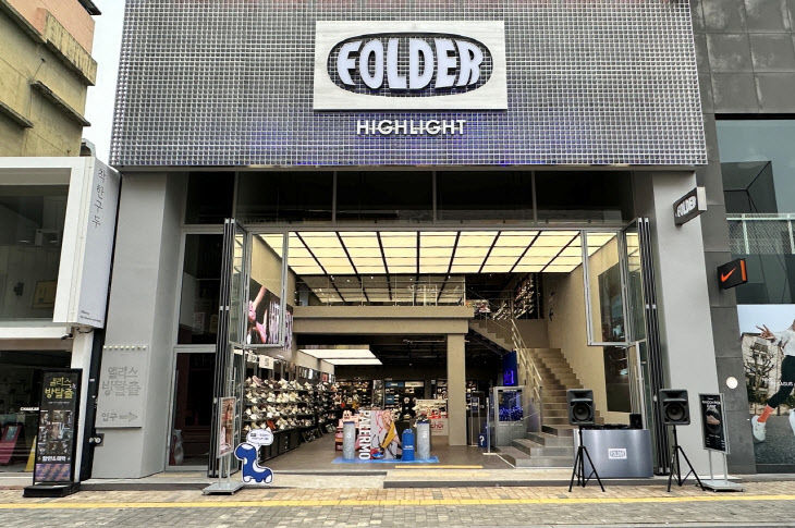최신 신발 트렌드가 여기 이랜드월드, 동성로 폴더 하이라이트 매장 리뉴얼 오픈