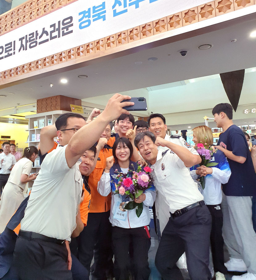 금·은·동 메달 딴 파리올림픽 경북선수단 도청 환영식…업무 잠시 멈춤
