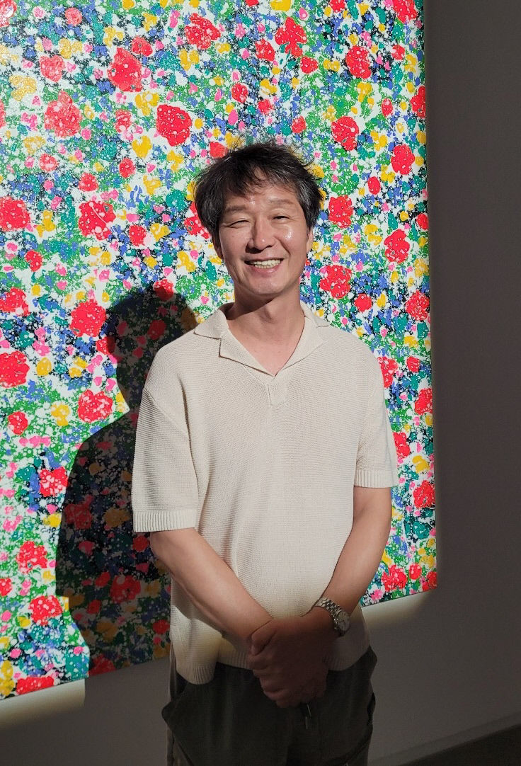 감각적 붓질로 탄생한 꽃과 풍경을 바라보다