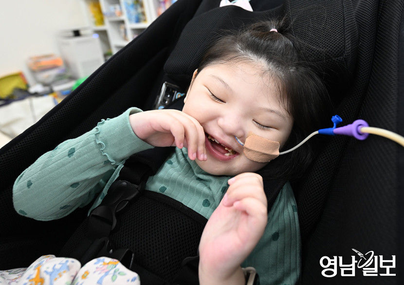 [어린이에게 희망을] 뇌성마비 앓는 현아…생후 38일만에 고열 앓은 뒤 뇌성장 멈춰