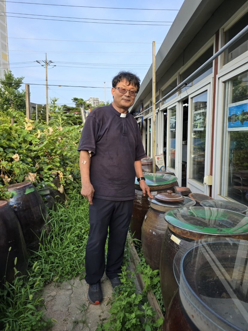 [출향 인사를 찾아서] 강원도 속초 작은 형제의 집 운영 김병진 가브리엘 신부 이곳 밥집에선 12년째 매일 오병이어의 기적 일어나는 중이에요