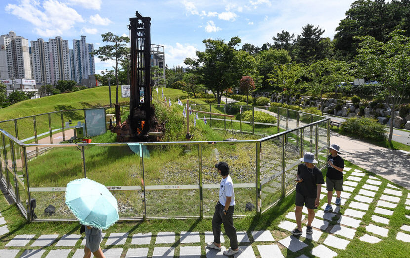 포항 철길 숲의 영문 명칭은 '포레일(Forail)'이다. 숲을 뜻하는 'Forest'와 기찻길을 뜻하는 'Rail'을 합했다. 효자역에서 옛 포항역을 거쳐 서산터널까지 어울누리길, 활력의 길, 여유가 있는 띠앗길, 추억의 길 등이 4.3㎞ 이어진다.