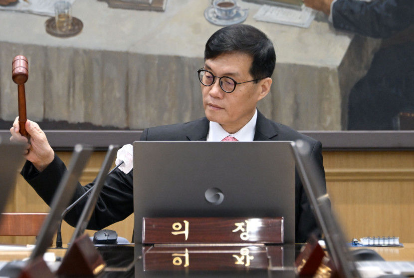 [속보] 한국은행, 기준금리 3.50%로 동결…13번 연속 묶었다