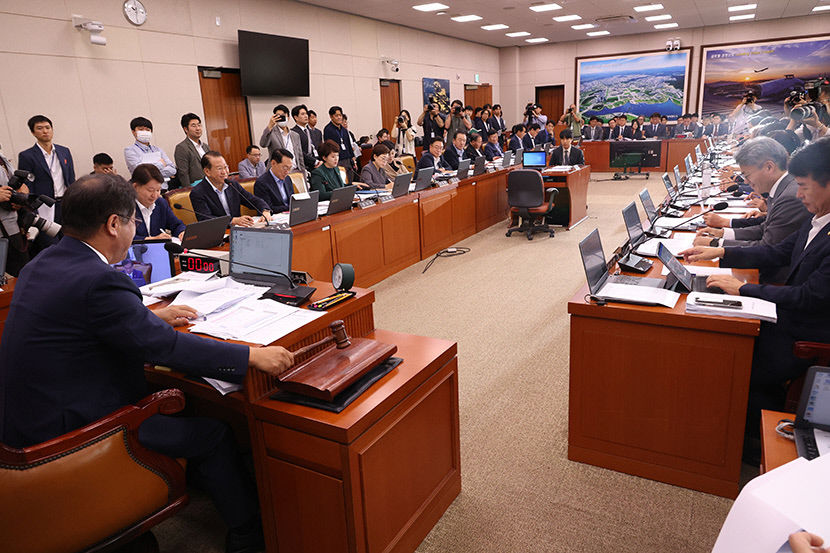 국회로 간 박정희 광장…국토위 여야 공방
