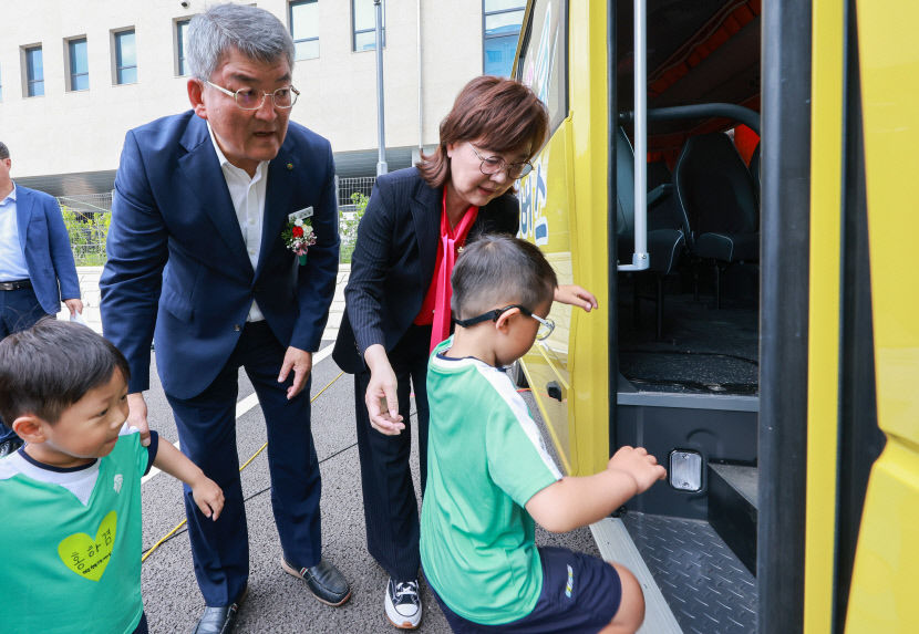 경북이 주도하는 완전돌봄 시대,돌봄차량 경북 예천서 첫 운행