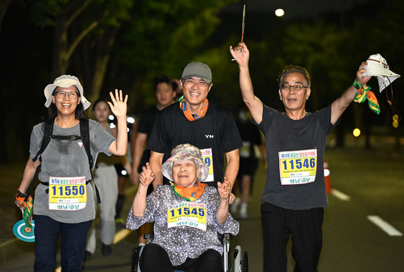 10~30㎞ 코스별 웃음 가득…가족·친구·동료와 달빛아래 행복 충전