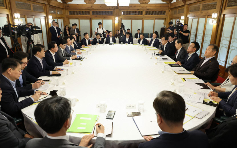 [속보] 당정, 추석 연휴 고속도로 통행료 면제·KTX 역귀성 할인