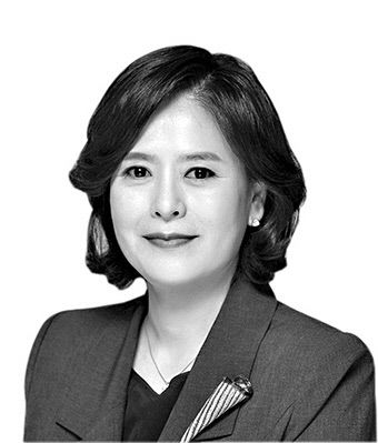 [김영심 변호사가 바라본 세상] 불꽃처럼 산 그들을 생각하며…