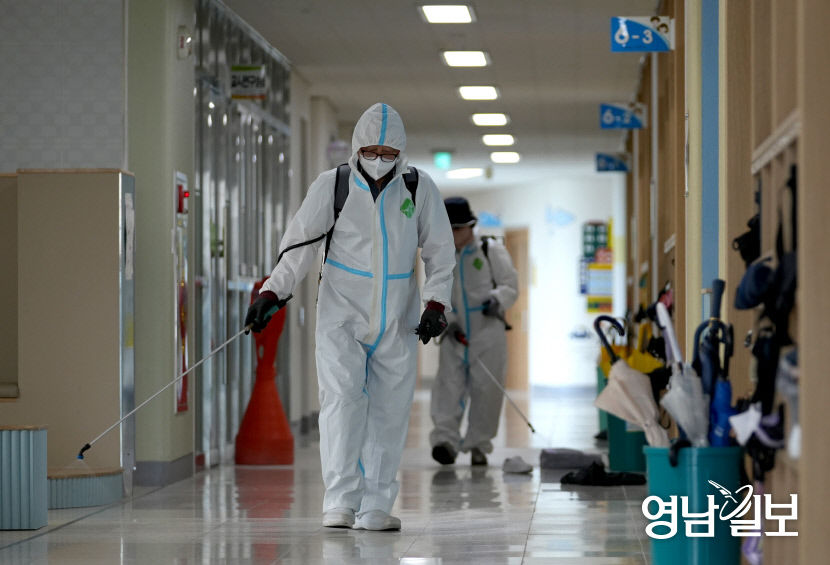 [포토뉴스] 코로나19 대비 방역