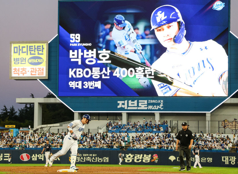 국민 거포 박병호 KBO리그 400홈런 달성…한미 통산 홈런 412개