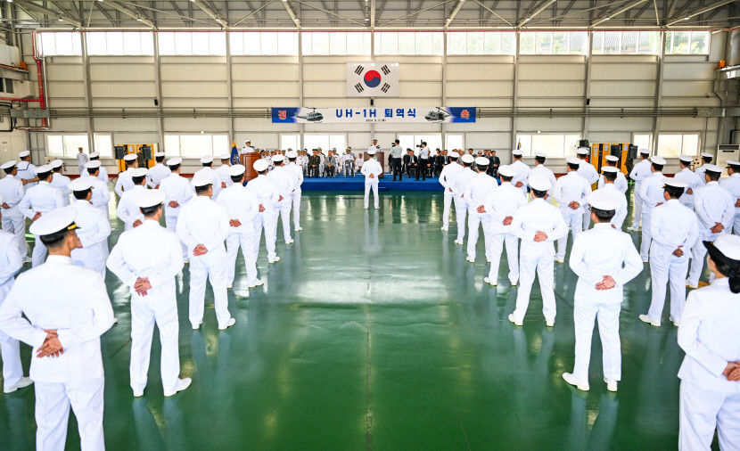 해군 UH-1H 항공기 퇴역