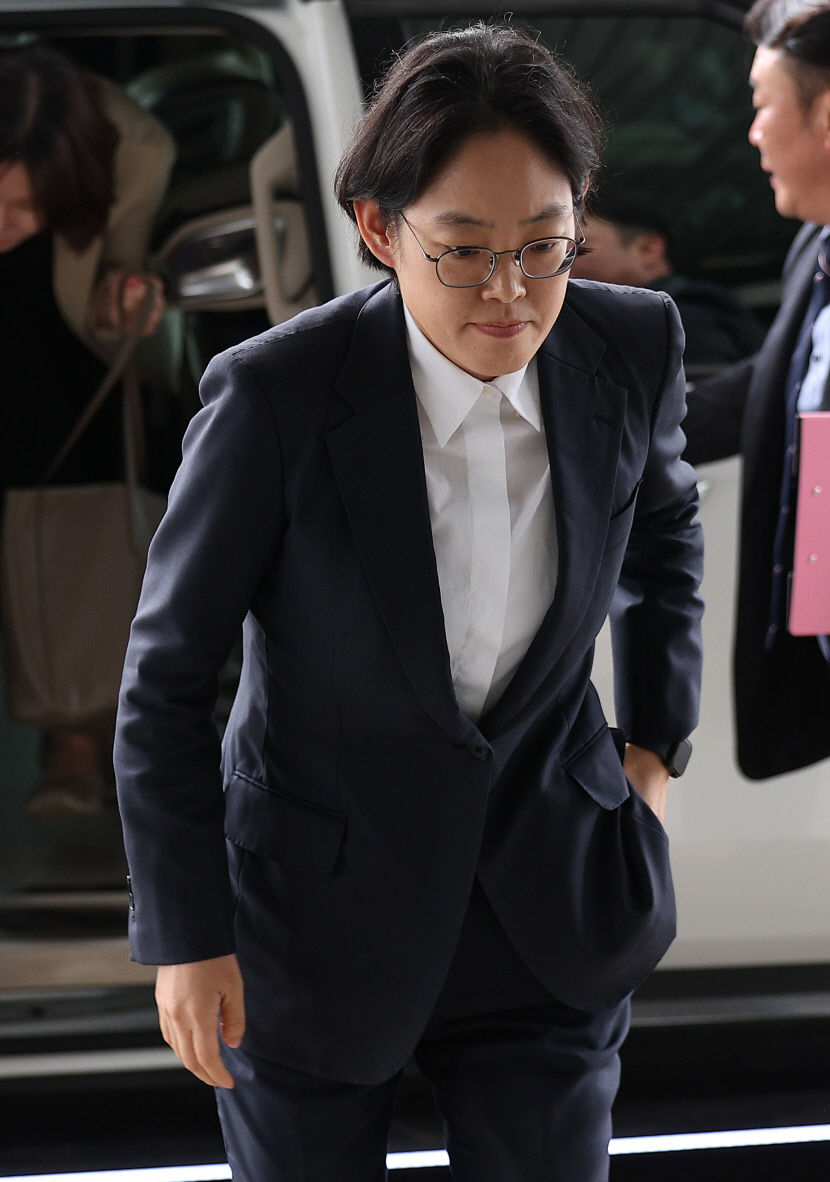 조지연 의원, 공직선거법 혐의 조사 받기 위해 검찰 출두