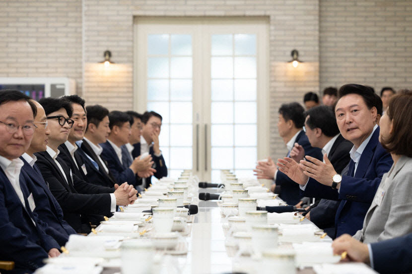 尹-韓 갈등 앙금?…대통령과 일부 지도부·중진 만찬에 한동훈 패싱 논란