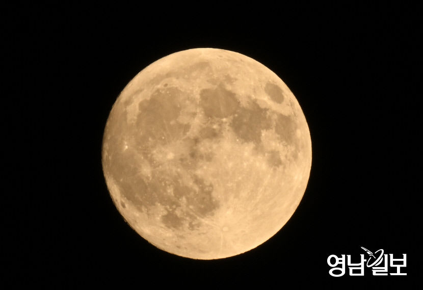 [포토뉴스] 대구 밤하늘에 뜬 보름달