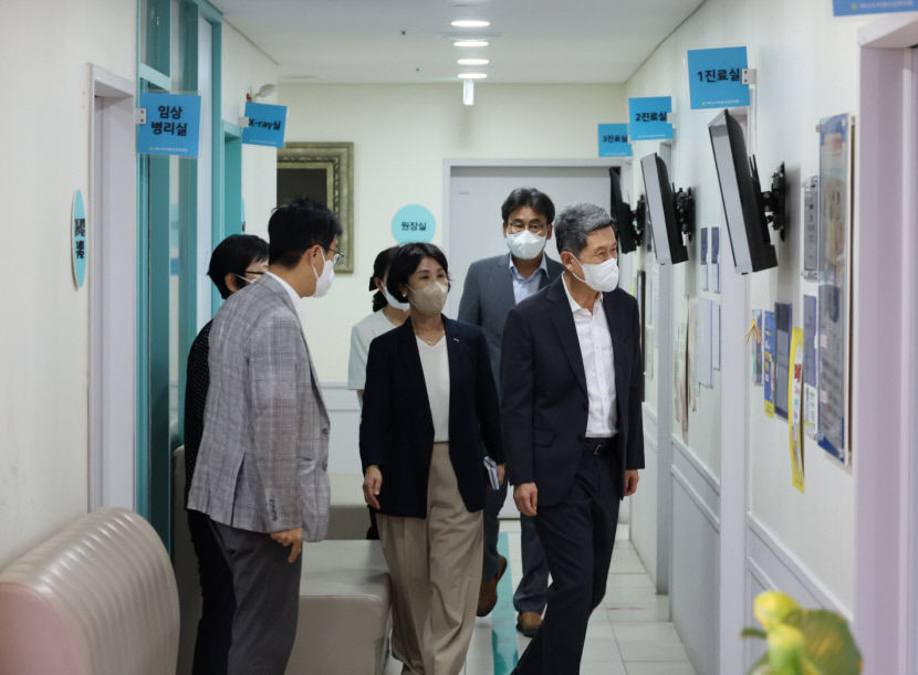 추석 연휴 진료 감사합니다...이강덕 포항시장 의료진 격려