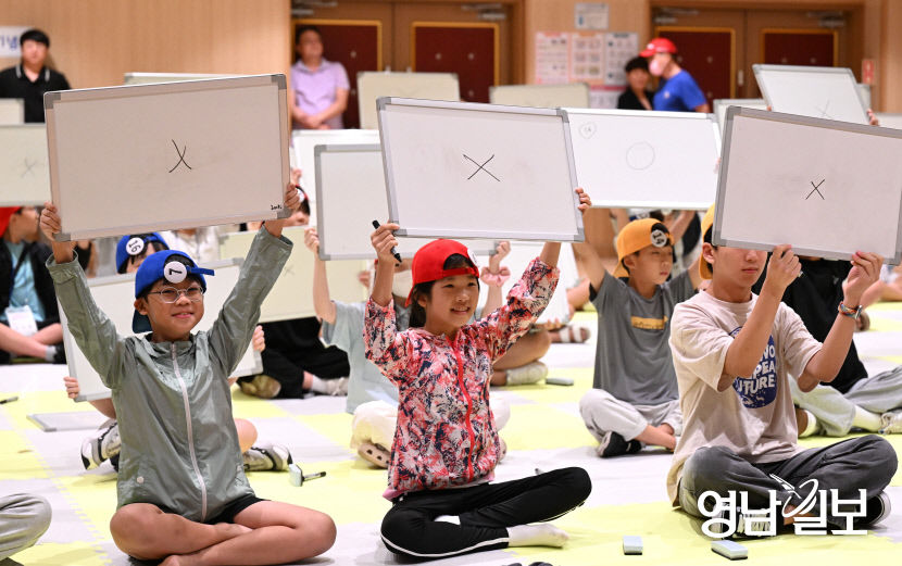 [포토뉴스] 도전! 선거 골든벨 참가한 대구 학생들