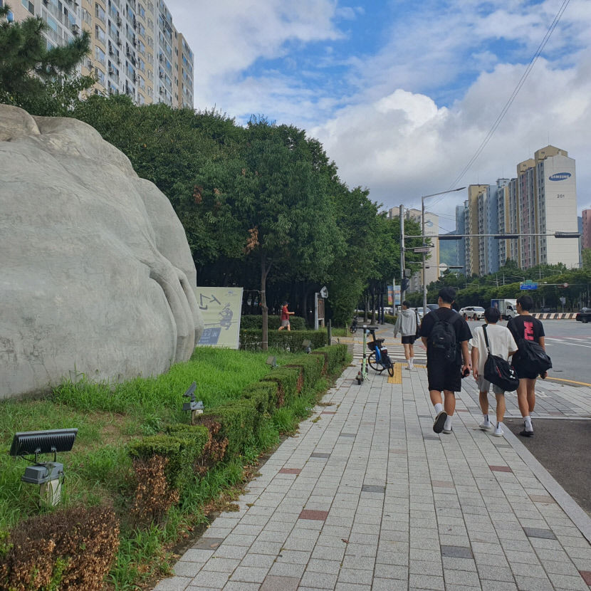 대형 인명사고 날 뻔 했다…대구 음주차량 돌진사고 현장 가보니