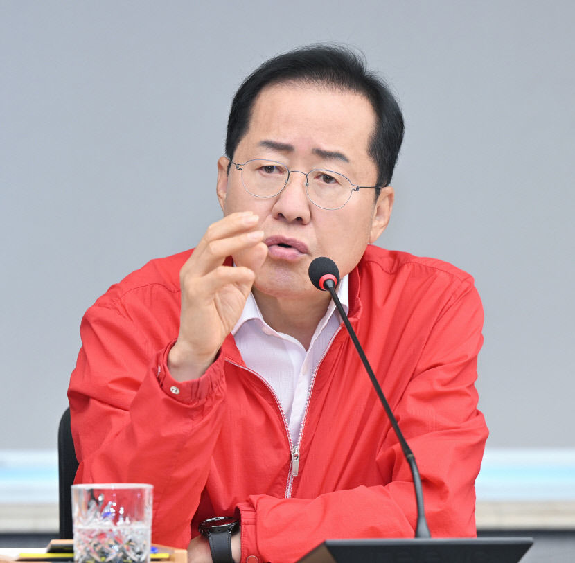 韓의 尹 독대 요청에 TK선…洪 보여주기식 쇼에 불과 李 신뢰관계 회복이 우선 쓴소리