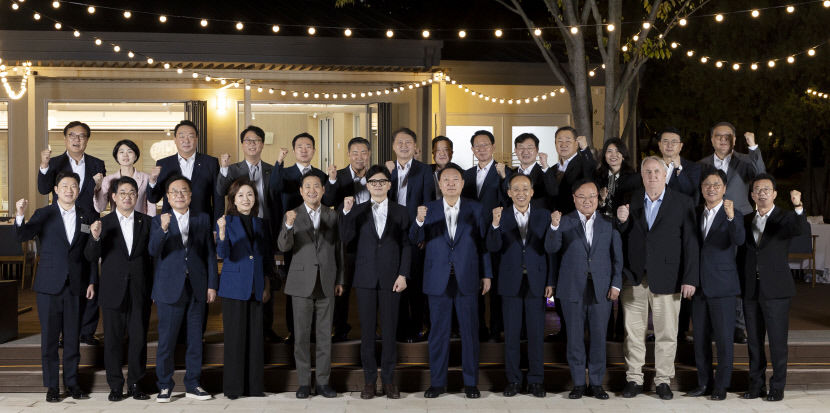 현안 논의·독대는 없었지만…韓 배려하며 만찬가진 尹대통령