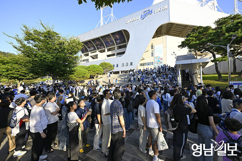 [포토뉴스] 라팍 100만 기념 티셔츠 기다리는 팬들