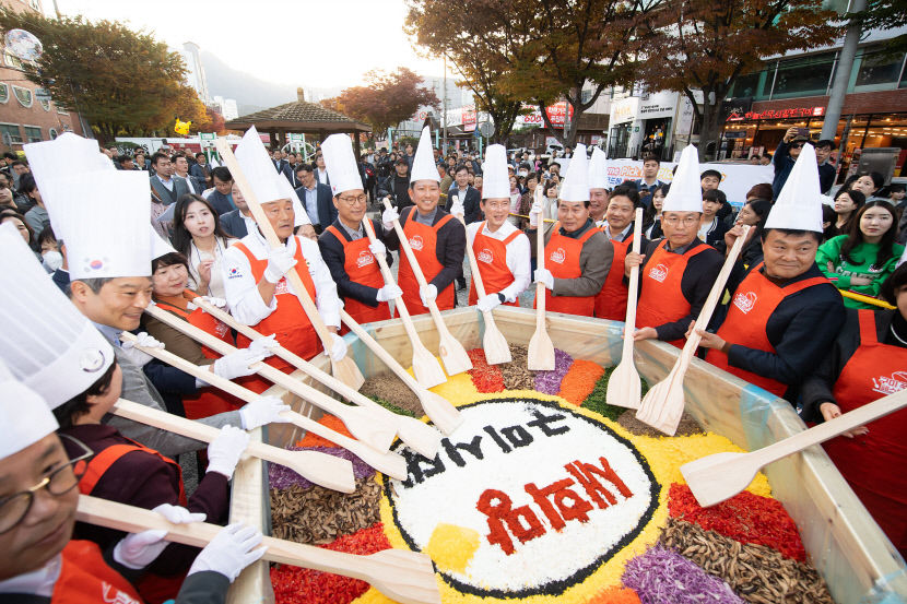 특화된 구미의 맛과 문화를 만끽할 수 있는 구미 2023년 푸드 페스티벌 비빔밥 이벤트.<구미시 제공>