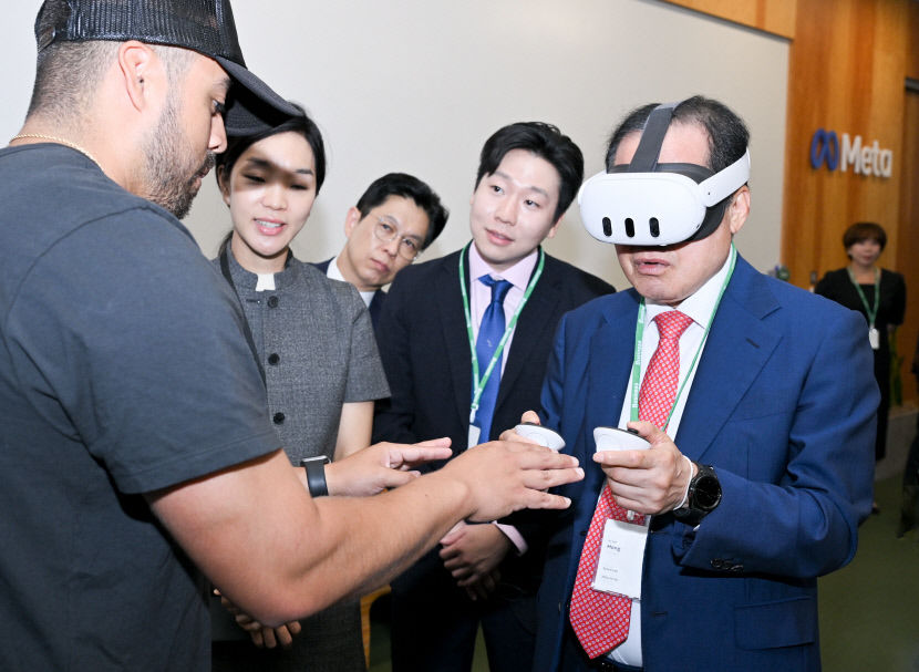 美 페이스북 본사 찾은 홍준표 내가 페이스북 좋아하는 이유는…