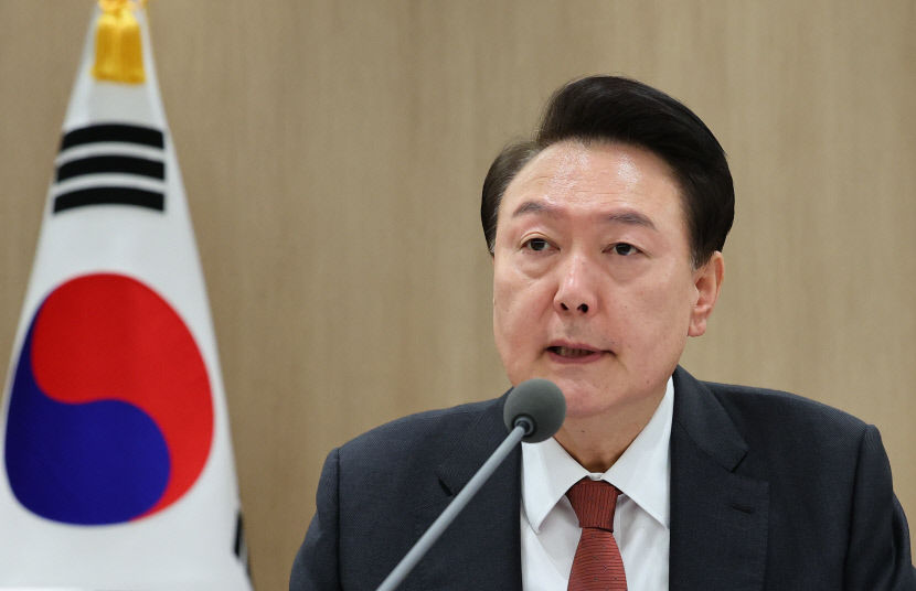 尹, 이스라엘·헤즈볼라 확전에 긴급 회의…국민 철수에 수송기 투입