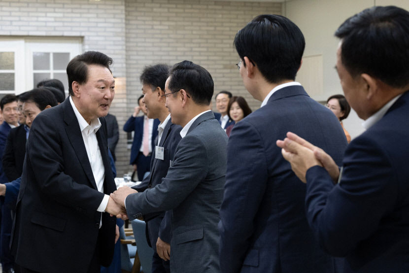 [포토뉴스] 尹대통령 국감 앞둔 與 원내지도부와 만찬