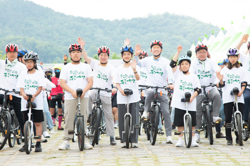 영남일보 주최로 지난 6월 구미시 낙동강체육공원에서 열린제15회 구미시민 녹색 자전거 대행진.<영남일보 DB>